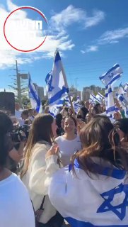 מי שמאמין לא מפחד שמחה ברחובותחוץ ממשלת הזוועות של ימין על...
