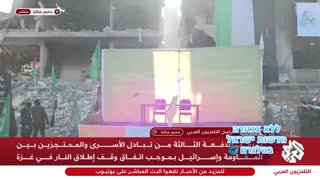 אגם ברגר מגיעה למחנה ג'בליה כדי להימסר לצלב האדום...