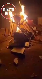 לא משאירים כלום לעזתים - חיילים שורפים ציוד בציר נצרים לקראת...