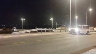 משאיות רבות רבות עוברות כרגע ממש ......