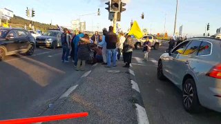 ‏רכב פגע במפגין עכשיו בצומת נהלל...