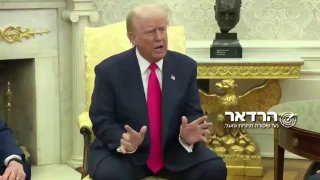הנשיא טראמפ: אני לא מצליח להתרכז בגלל הגרביים של סגן הנשיא...