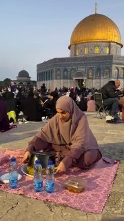 ‏אם היא היתה הופכת מקלובה בעיר מכה, היו הופכים לה את הראש...