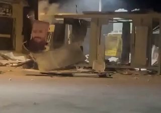 בלבנון מדווחים כי מסוקי קרב שיגרו 6 טילים קטנים לעבר מבנים...