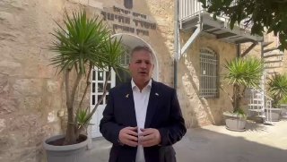 והנה, שר החינוך קיש מגיב: זאב דגני עבריין. אם בית הספר יושבת -...