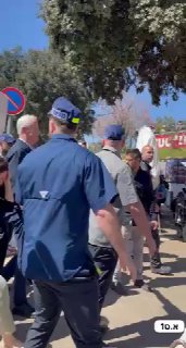 גנץ זועם על מפגינים שקראו לעברו ״בוגד״...