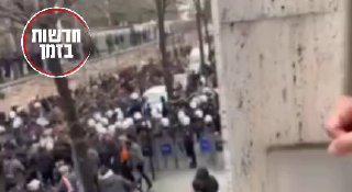 הפגנת סטודנטים מאוניברסיטת איסטנבול נגד החנזיר והרודן...