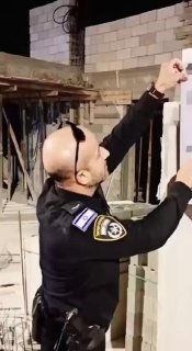 העסקת שוהים בלתי חוקיים מסכנת את הביטחון של כולנו
...