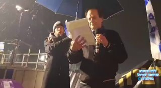 דן מרידור עם המוחים מול משרד ראש הממשלה: ‏ 