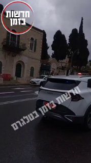 מול הקונסוליה האמריקאית...