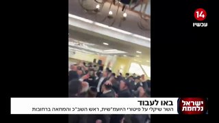 השר גולדקנוף רוקד לצלילי 