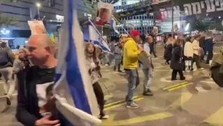 בשל ההאזעקות לפני זמן קצר ההפגנה בקרייה התפזרה...