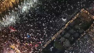 הבימה המונים במחאה...