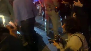 עוד שוטר אלים כנגד גלעד קריב...