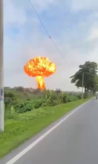 פיצוץ צינור גז במלזיה, ליד קואלה לומפור גרם לשריפה אדירה.
...