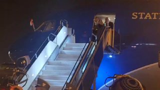 ראש הממשלה בנימין נתניהו נחת הלילה בבירת הונגריה עם מטוס 'כנף...