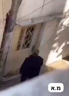 מחבל דפק על דלת בית שכניו כדי להזהיר אותם מפני כניסת כוחותנו...