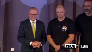 פאדיחה: ראש ממשלת אוסטרליה נפל בשידור חי...