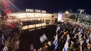 המונים במחאה...