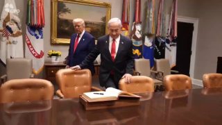 נתניהו מנהל תעינינים...