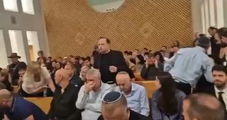 אב שכול התפרץ לעבר ראשי שבכ לשעבר...