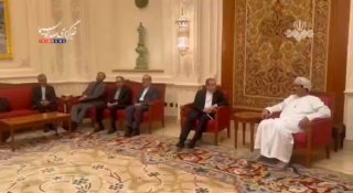 שר החוץ האיראני, עראקצ'י והפמלייה האיראנית בעומאן לקראת...