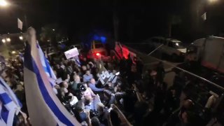 עימותים בין שוטרים למפגינים במחאה במושב מזור אליו צפוי להגיע...