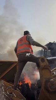 עשרות דחפורים עולים באש לאחר שהופצצו בג'באליא...