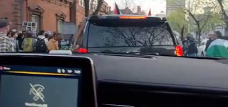 מאות מפגינים פרו פלסטינים מתקהלים באוניברסיטת ייל במטרה...