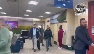 השר איתמר בן גביר נחת בניו יורק ונתקל בקריאות מחאה מצד פעילים...