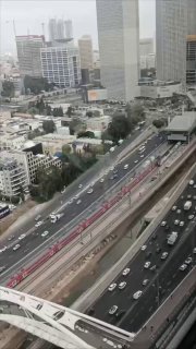 המכוניות נעצרות לצפירת יום השואה, תל אביב צילום: ויטלי...