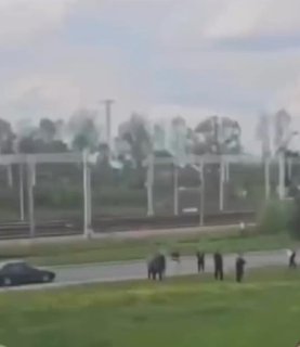 באצבע משולשת: אגם ברגר מגיבה לפרו פלסטינים שהפגינו מול הצעה...