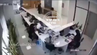 איראן | הפיצוץ בנמל בנדר עבאס: תיעוד חדש ממצלמת אבטחה....