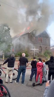 כנסייה עתיקה בווילס הוצתה ע״י מהגרים....