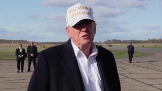 טראמפ אומר ששיחות הגרעין עם איראן מתנהלות 