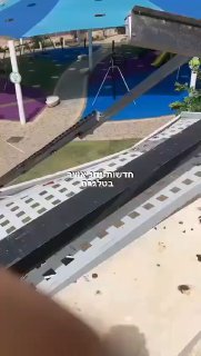 פרגולה עפה מבניין בנתיבות בנס ללא נפגעים...