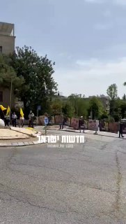 מפגינים מחוץ לחידון התנ