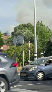 בשריפה בגדרה נעזרים במסוק...