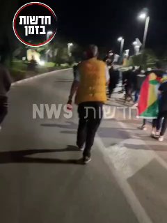המפגינים הדרוזים מגיעים בכמות גדולה לקיסריה, אל מעון ראש...