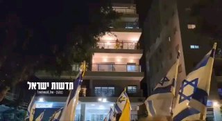 ‏במהלך הפגנה ברעננה בגלל ההפגנה בטקס הזיכרון הישראלי...