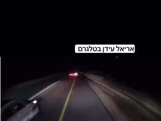 תיעוד: נהג יוצא לעקיפה מסוכנת וכמעט גורם לתאונה קטלנית 
...