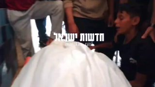 ילד עזתי שיגדל להיות מחבל נפרד מאביו המחבל...