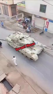 טנקים פקיסטניים מדגם אל-ח'אליד/VT-1A נצפו נעים לעבר הגבול בין...