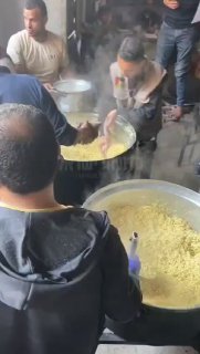 הצגה של עזתים לעולם כאילו הם רעבים...