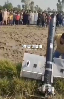 פרמיטיביות במיטבה: פקיסטנים מוסלמים מרביצים למלט הודי מתאבד...