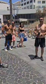 משפחתו וחבריו של החטוף גיא גלבוע דלאל, מציינים בטיילת...