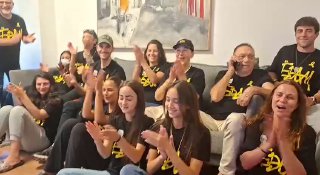 משפחת אלכסנדר אחרי העברתו לצלב האדום...