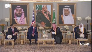 נראה שטראמפ לא התחבר לקפה שהוגש לו...