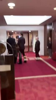 מפגין ניסה לפרוץ למסיבת עיתונאים ביפן בה נכח שר החוץ גדעון...