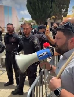 סגן השר אלמוג כהן הגיע להפגנה נגד טקס הנכבה באוני׳ תל אביב ...